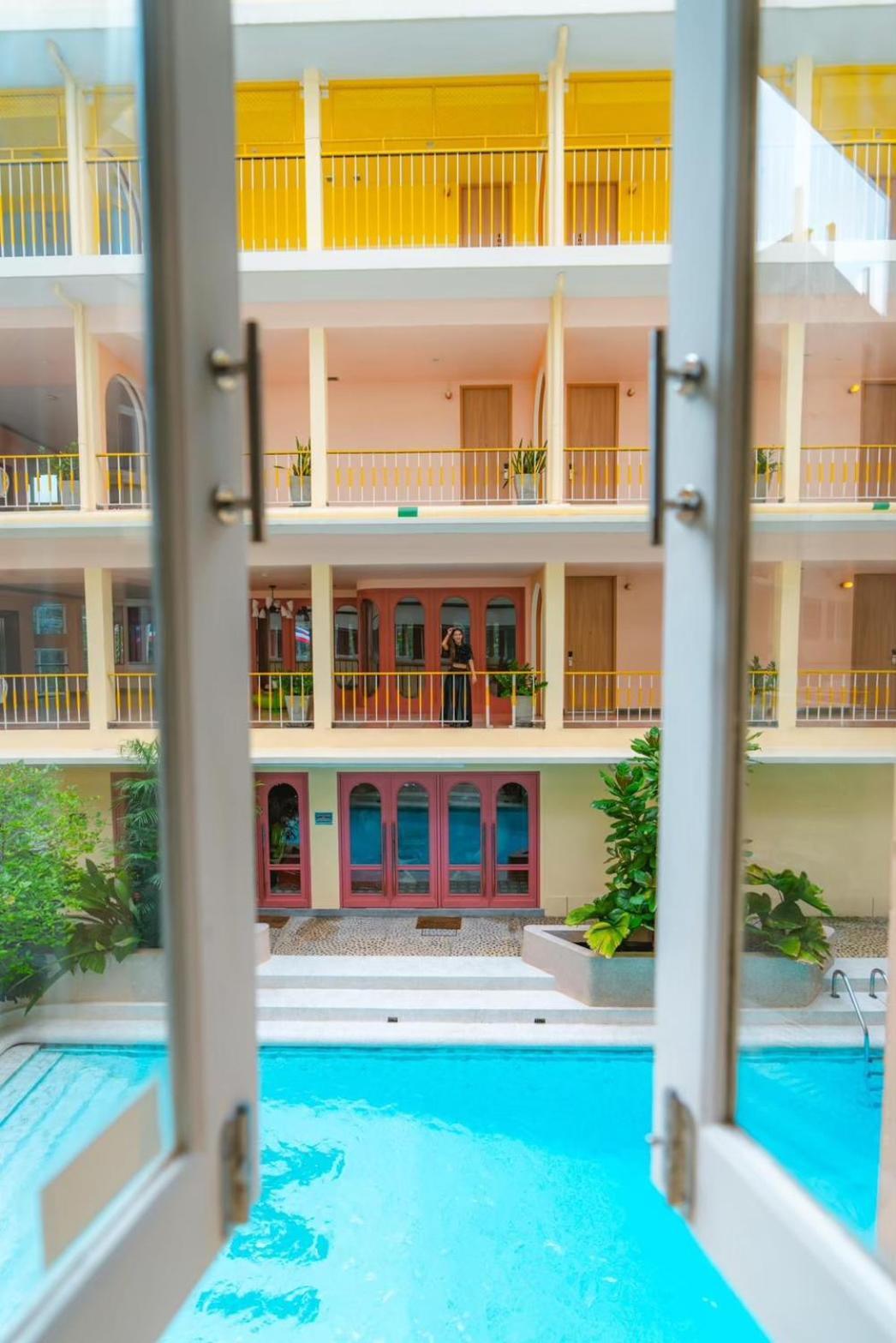 Miami Hotel Bangkok - Sha Plus Экстерьер фото